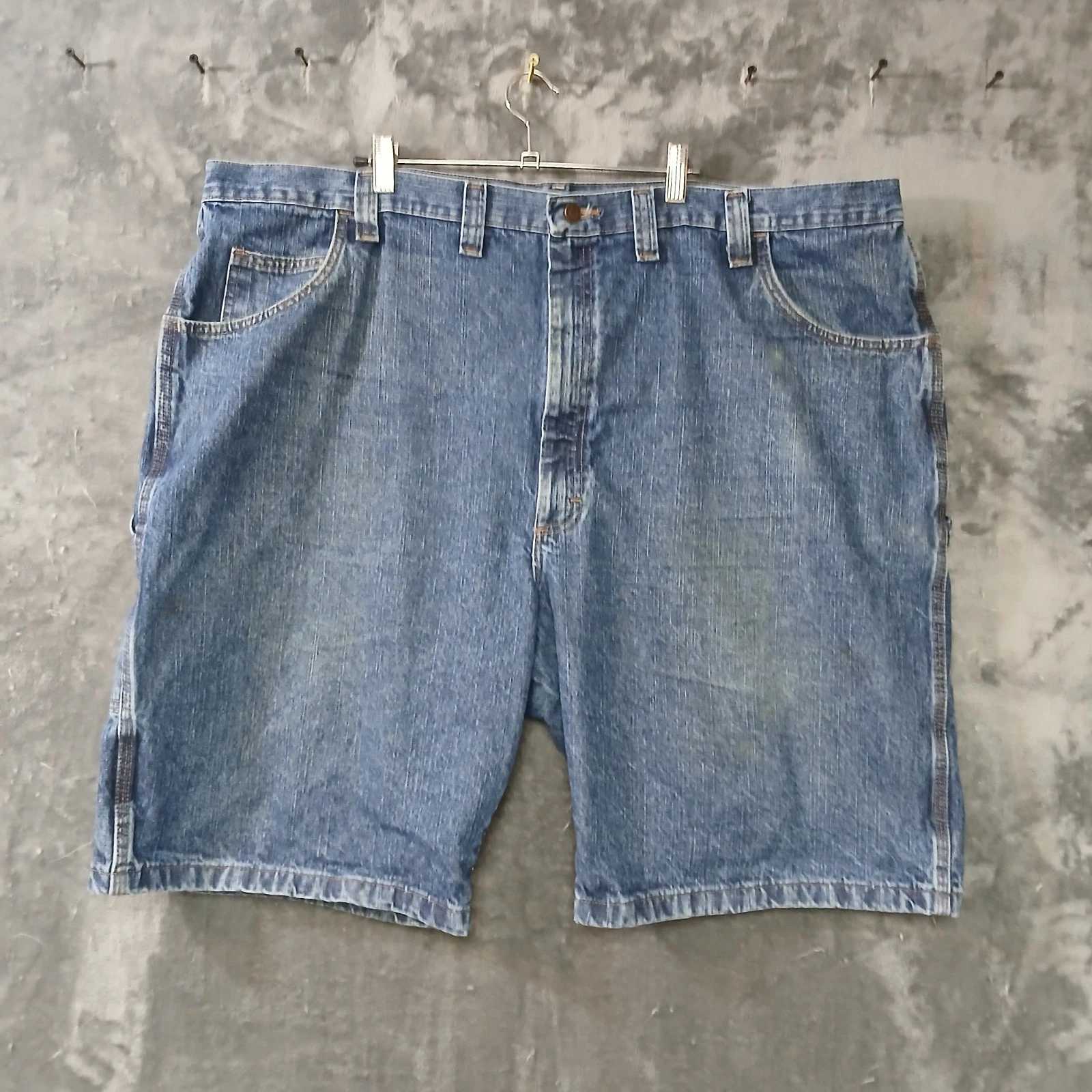 WRANGLER CARPENTER SHORTS MENS 48 BLUE DARK WASH DENIM JEAN WORK UTILITY