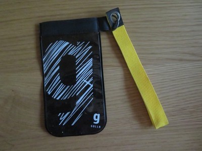 Handytasche von Golla, aus Kunststoff, mit Aufschrift Helsinki Chicago, Tokyo...