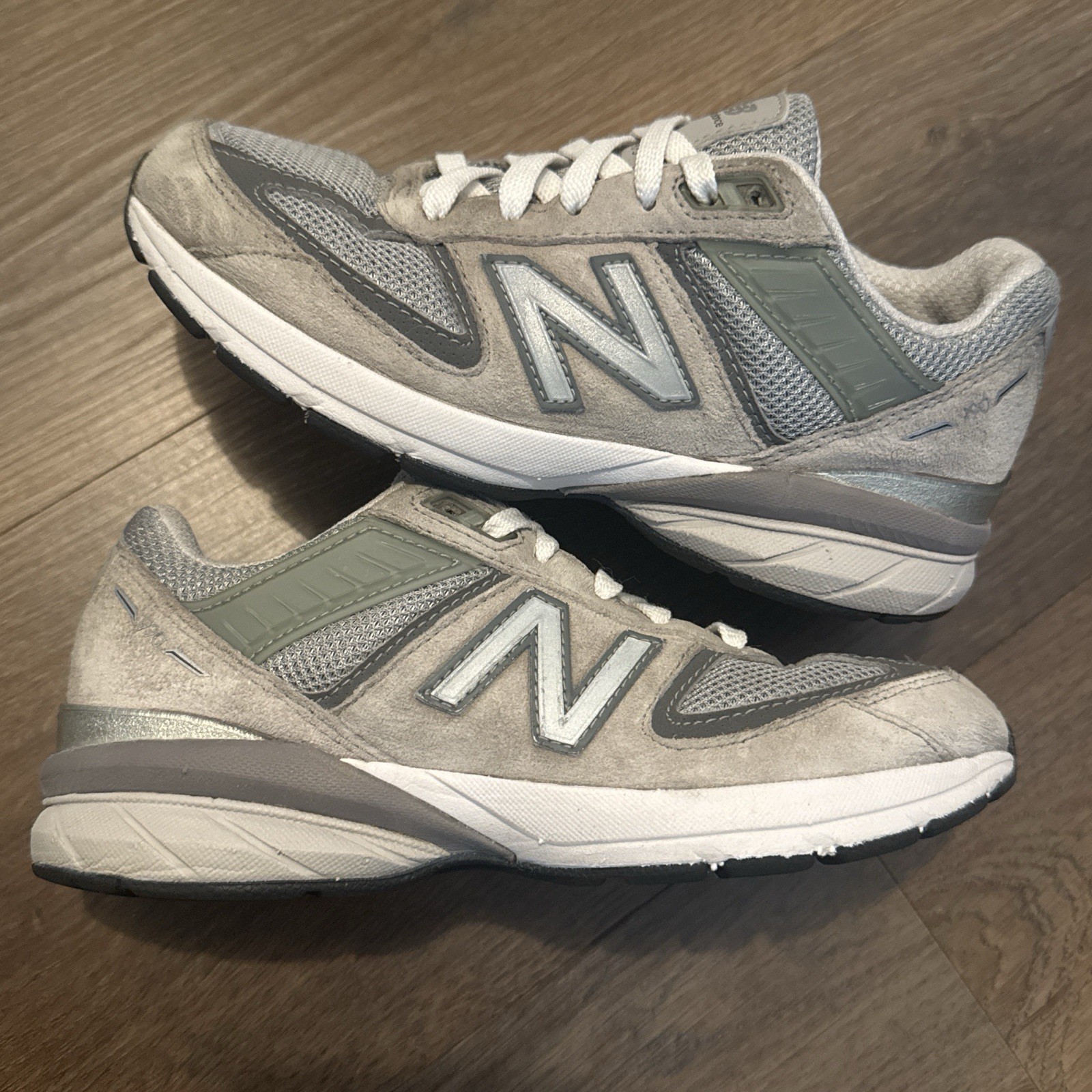 New Balance 990v5 Grey Boys Size 2 Running Shoes Sneakers
