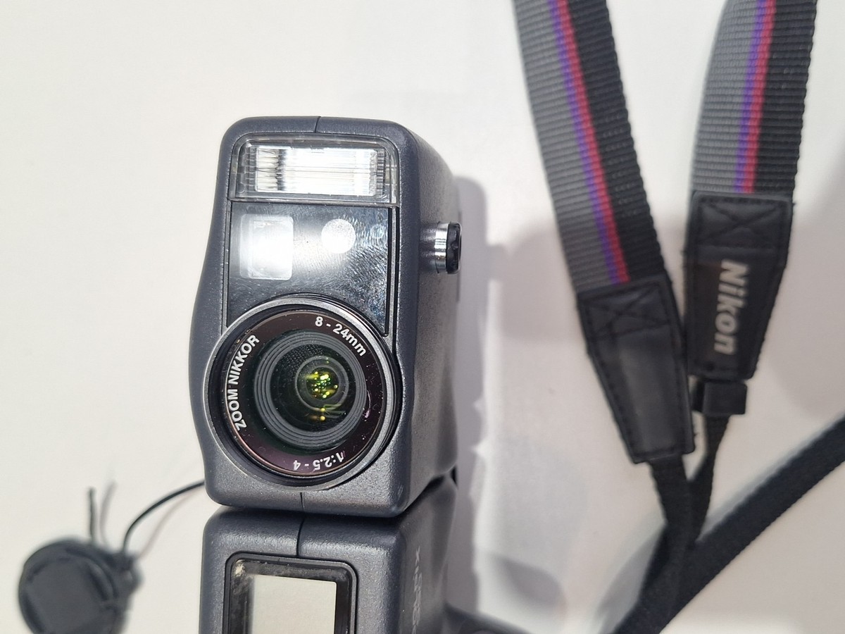 For Parts / Repair】Nikon Coolpix 990 Retro Digital Camera – Made