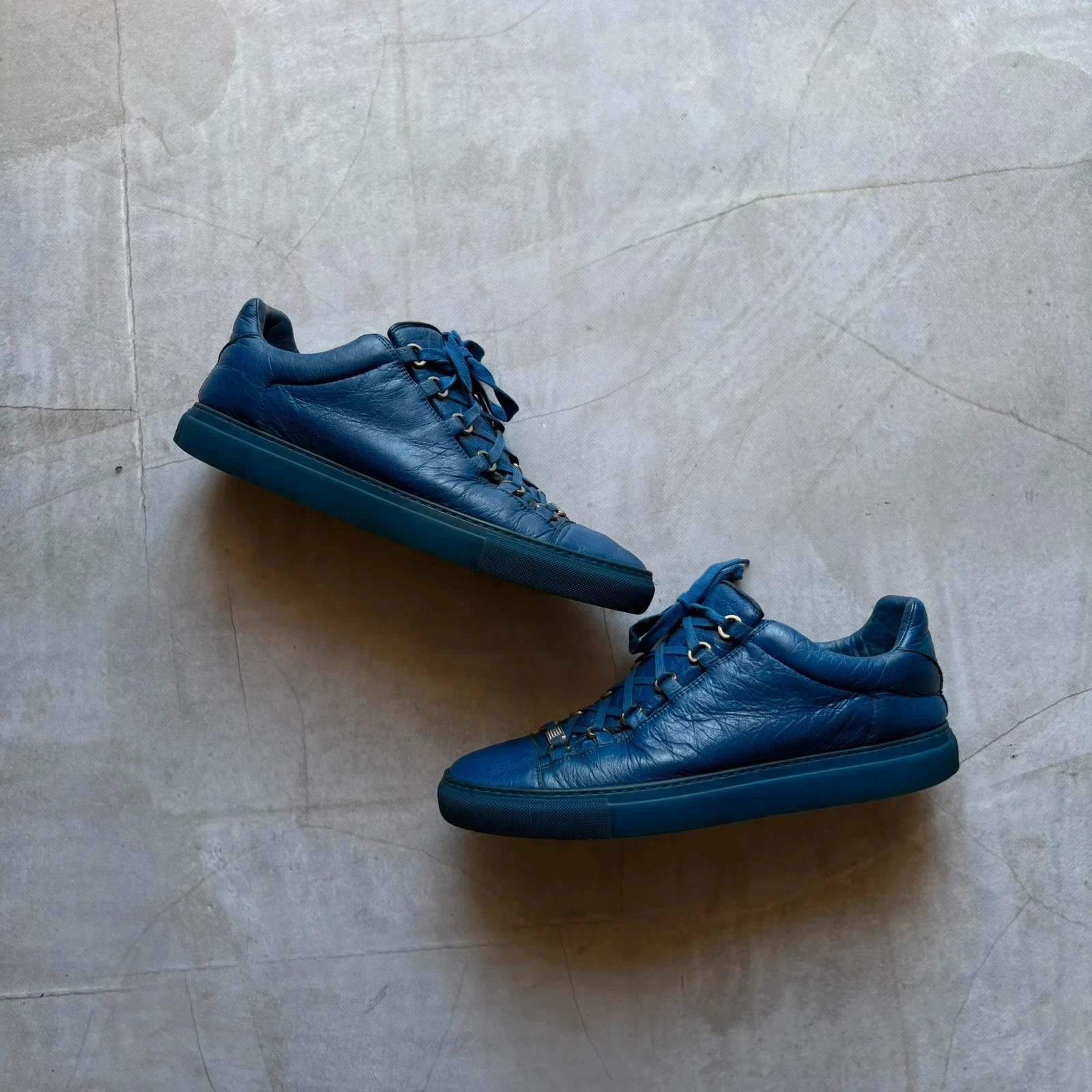 Balenciaga — 00s Balenciaga Arena shoes Low-Top Grained Lambskin sneakers Midnight Blue