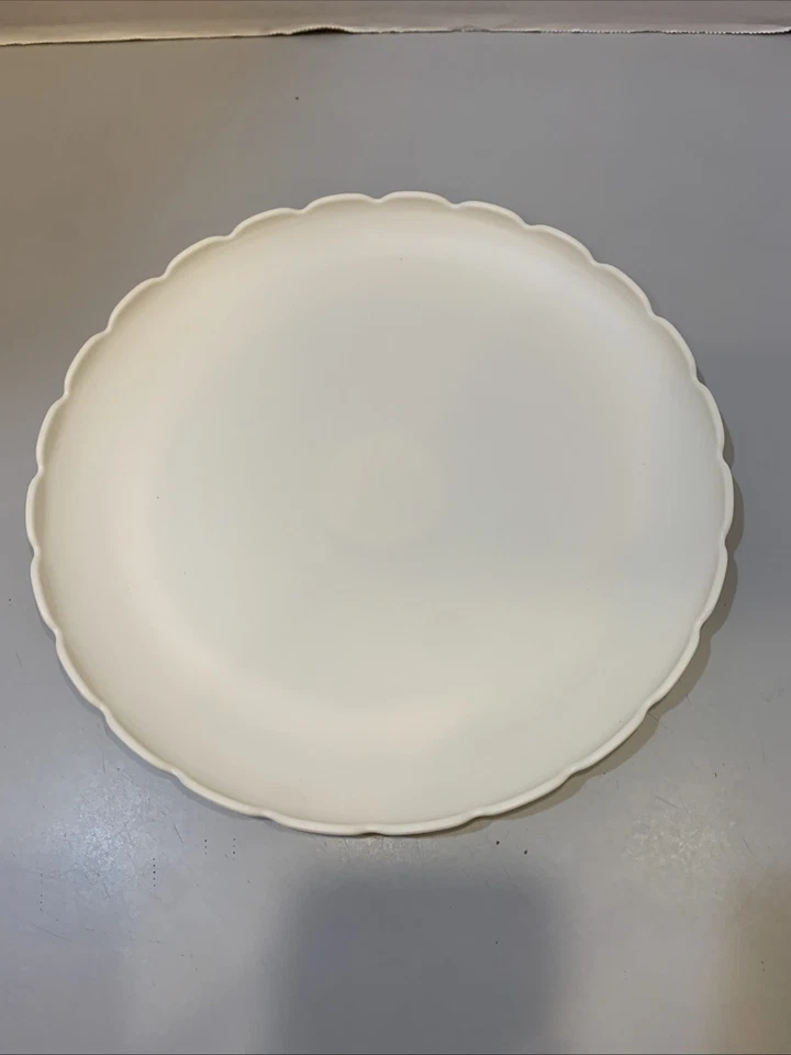 Mainstays 4pc Plastic Dinner Plates-10.5” Round Ribbed Border- Lightweight New - Image 4 of 4