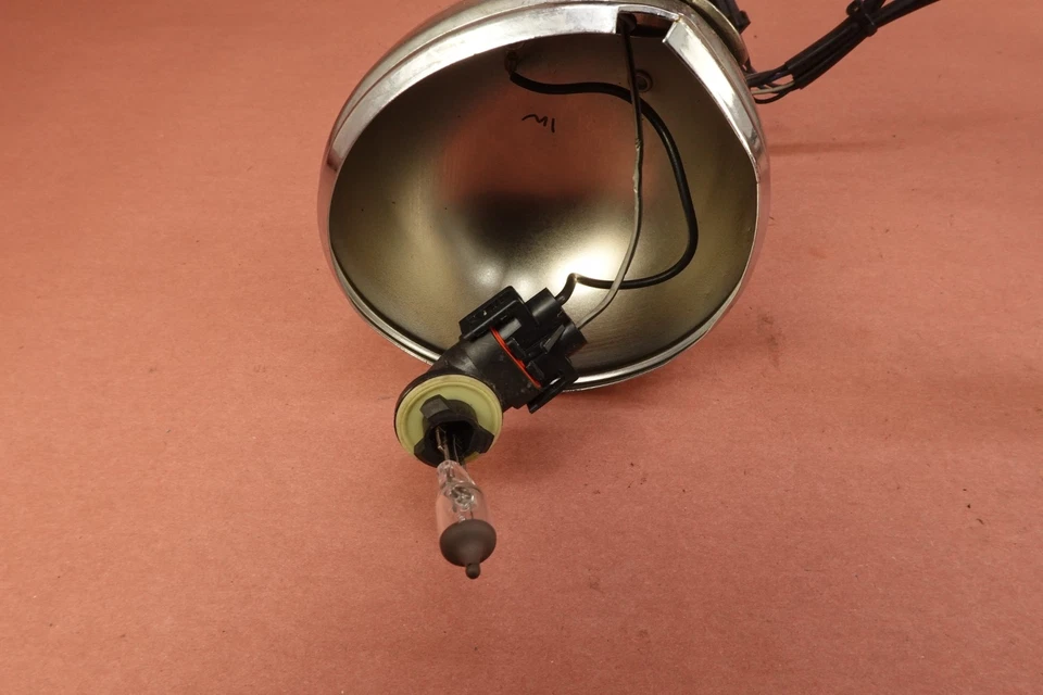 2007-2011 Harley Davidson Road King FLHR Front Turn Signal Light Bar - Image 2 of 4