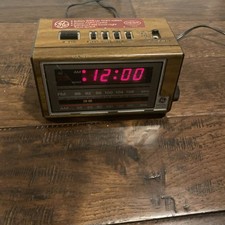 Vintage GE General Electric Alarm Clock Radio AM/FM Model 7-4601A Tested/Works