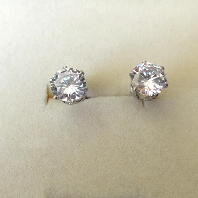 ORECCHINI UOMO DONNA PUNTO LUCE IN ACCIAIO INOX ZIRCONE BIANCO ROTONDO 4 MM 36 T