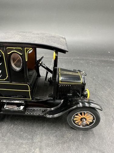 1/24 1925 Coca Cola Ford Black Delivery Truck Danbury Mint, NO Box or Barrells - Picture 3 of 7