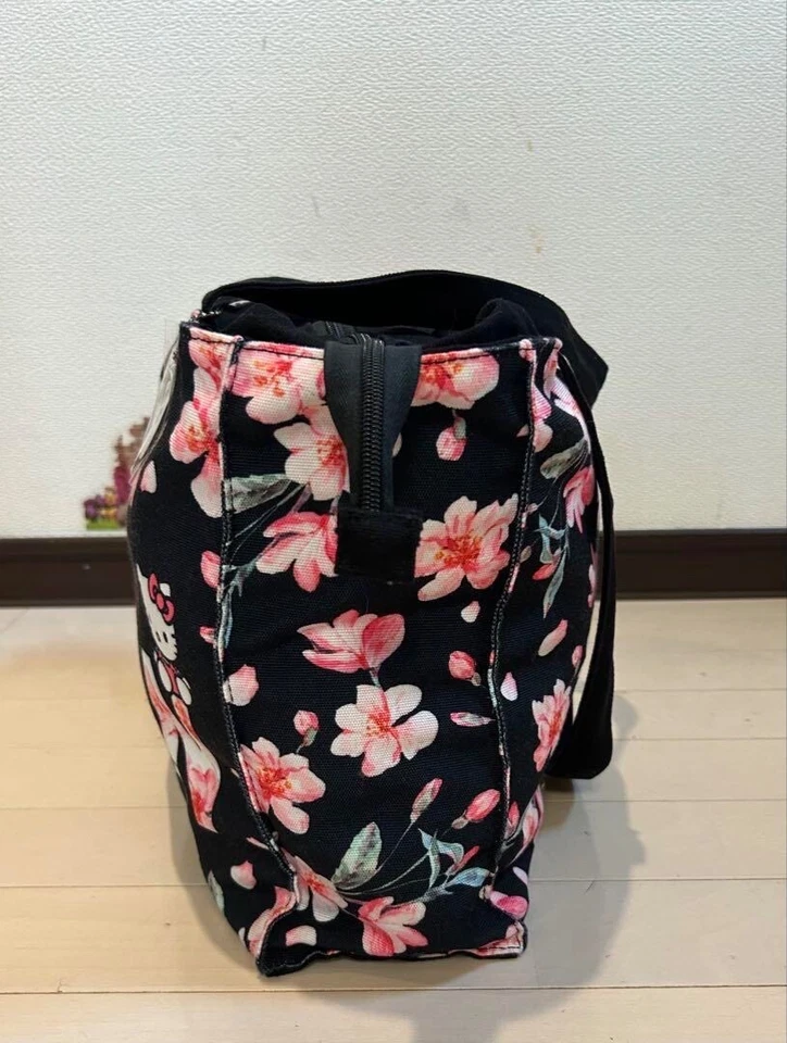 Hello kitty × Robin Ruth collaboration Kawaii Black Tote bag large Unused - Image 2 of 4