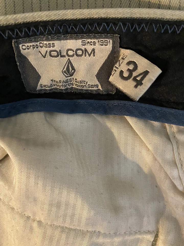 Men's Volcom walk casual shorts pin stripe stone khaki surf skate brand Sz 34 - Image 4 of 4