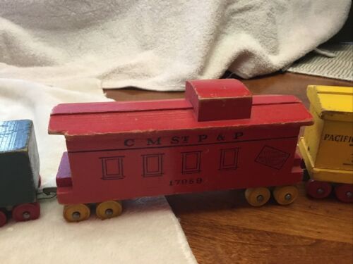 Antique Strombecker Wooden Train and Car Set of Four - LARGE CARS - Picture 4 of 12