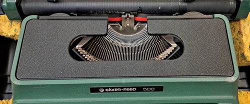 Silver Reed 500 Emerald Green Typewriter In Black Carry Case Made In Japan - Picture 4 of 8