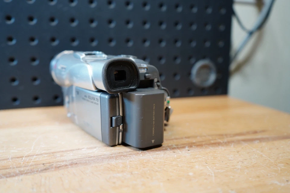 (D) Canon Elura 70 MiniDV Camcorder No Charger - Image 4 of 4