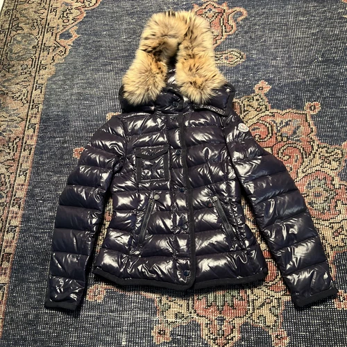 Giubbotto Moncler donna Norm Afner G32 003 piumino blu navy. Pelliccia di procione taglia 1 UK 8.