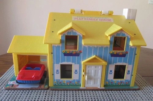 Vintage Fisher Price Little People Play Family House - #952 - w/figures