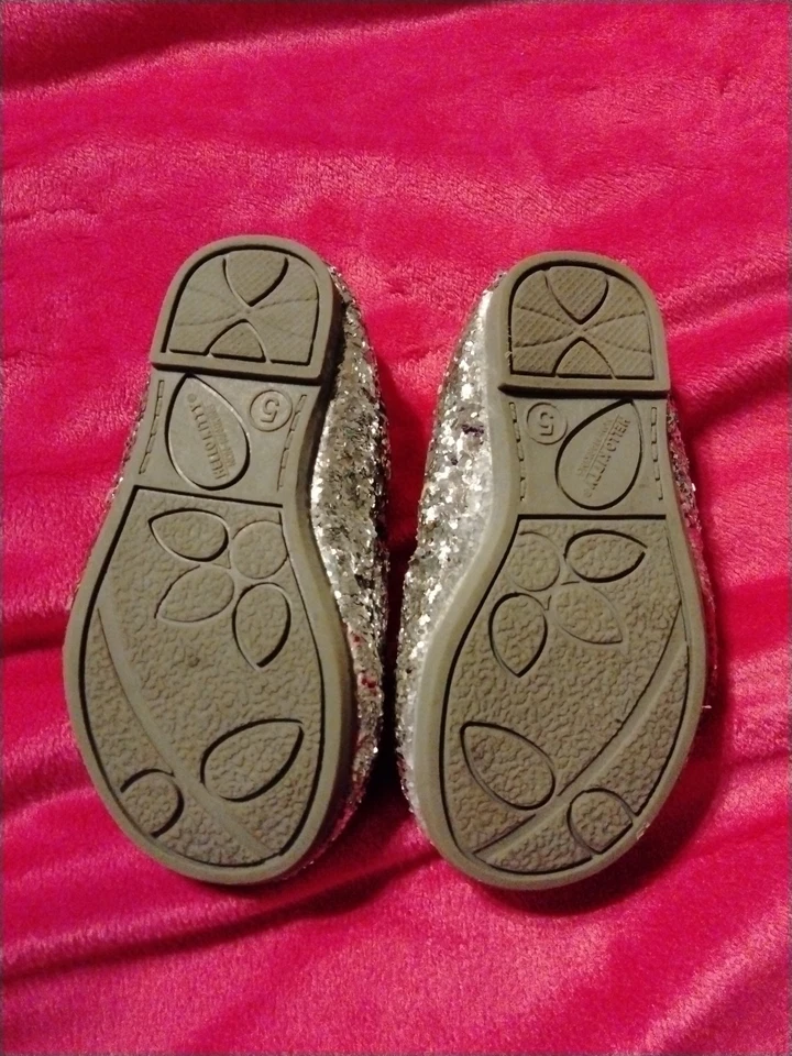 Sanrio Hello Kitty Plata Rosa Brillante Ballet Pisos Niño Pequeño Talla 5 Usado en Excelente Condición Foto 2 de 4