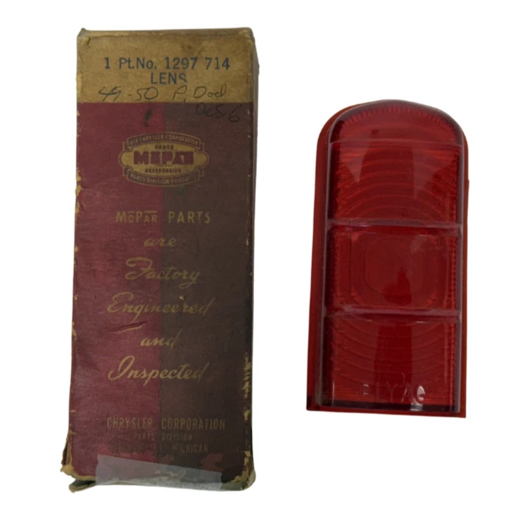 Lente de lámpara de luz trasera Plymouth Dodge Desoto Wagon 1949-1950 1297714 Nuevo de Lote Antiguo Foto 2 de 4