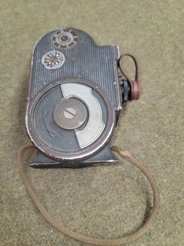 Bell & Howell Filmo Model 134-C - Picture 3 of 5
