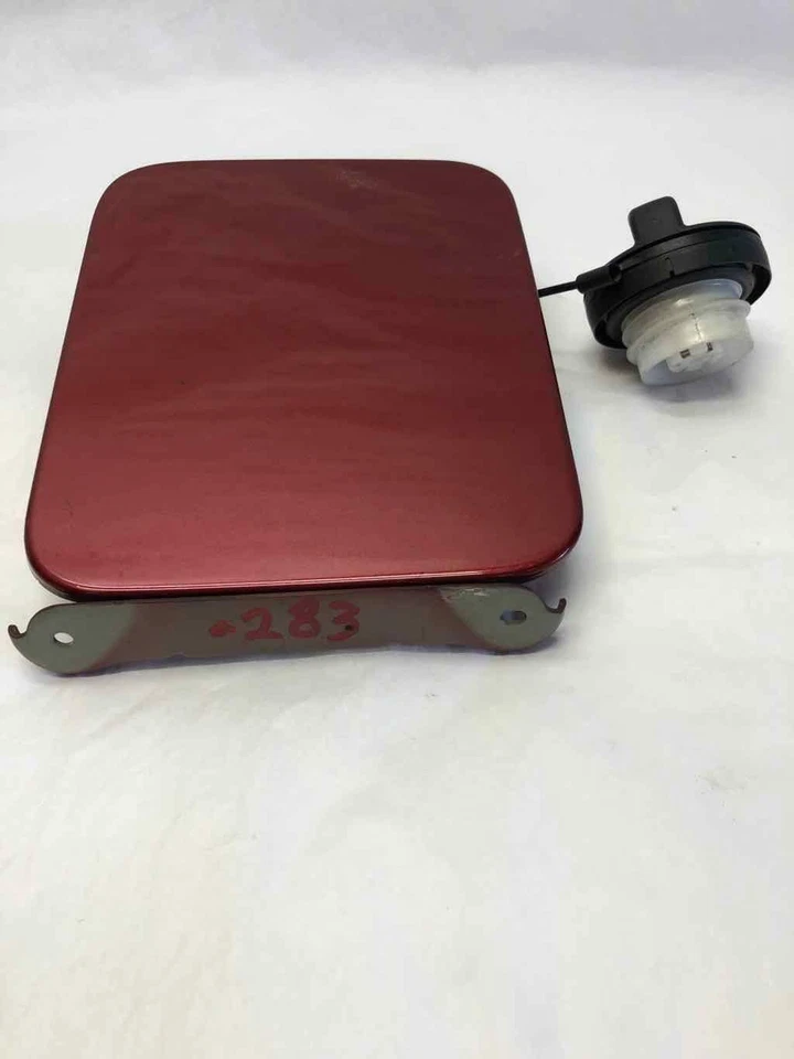 Cubierta de tapa de puerta del tanque de gasolina de llenado de combustible trasero Nissan Versa 2014-2017 Foto 4 de 4