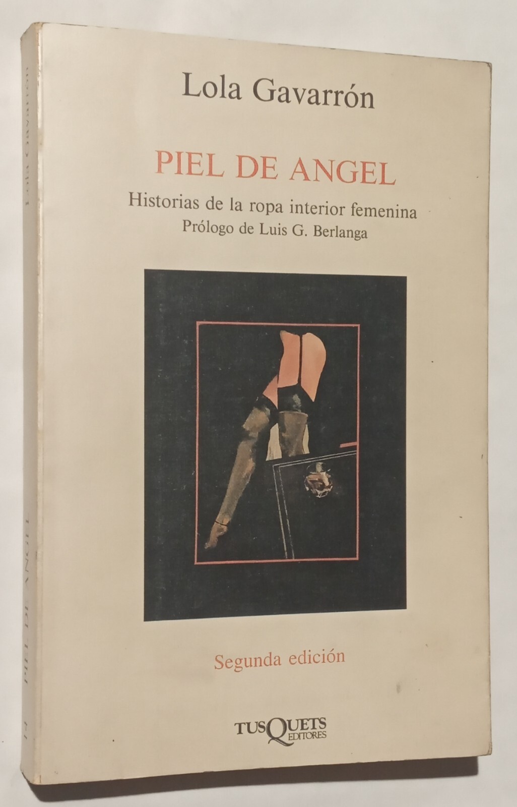 Lola Gavarrón Piel de ángel Historia de la ropa interior femenina. Tusquets 1988