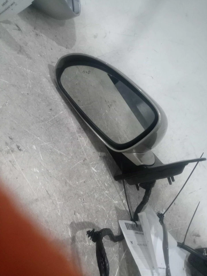 2014 Buick Enclave Left Door Mirror Assembly Silver OEM Used 188K Miles Foto 2 de 3