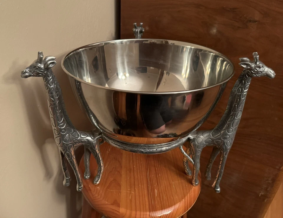 Centro de mesa grande de acero inoxidable con pedestal de 3 jirafas Foto 4 de 4