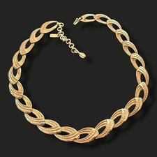 Monet Necklace Gold Tone Textured Oval Link Chunky Choker Collar Vintage 1960s