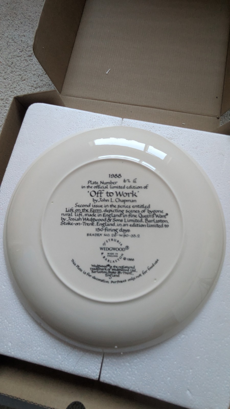 Wedgwood - Life On The Farm Limited Edition- Off To Work - Collector Plate  1988 image 2