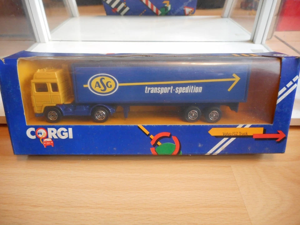 Corgi Volvo F12 + remorque "ASG" en jaune/bleu en boîte - Photo 1/1