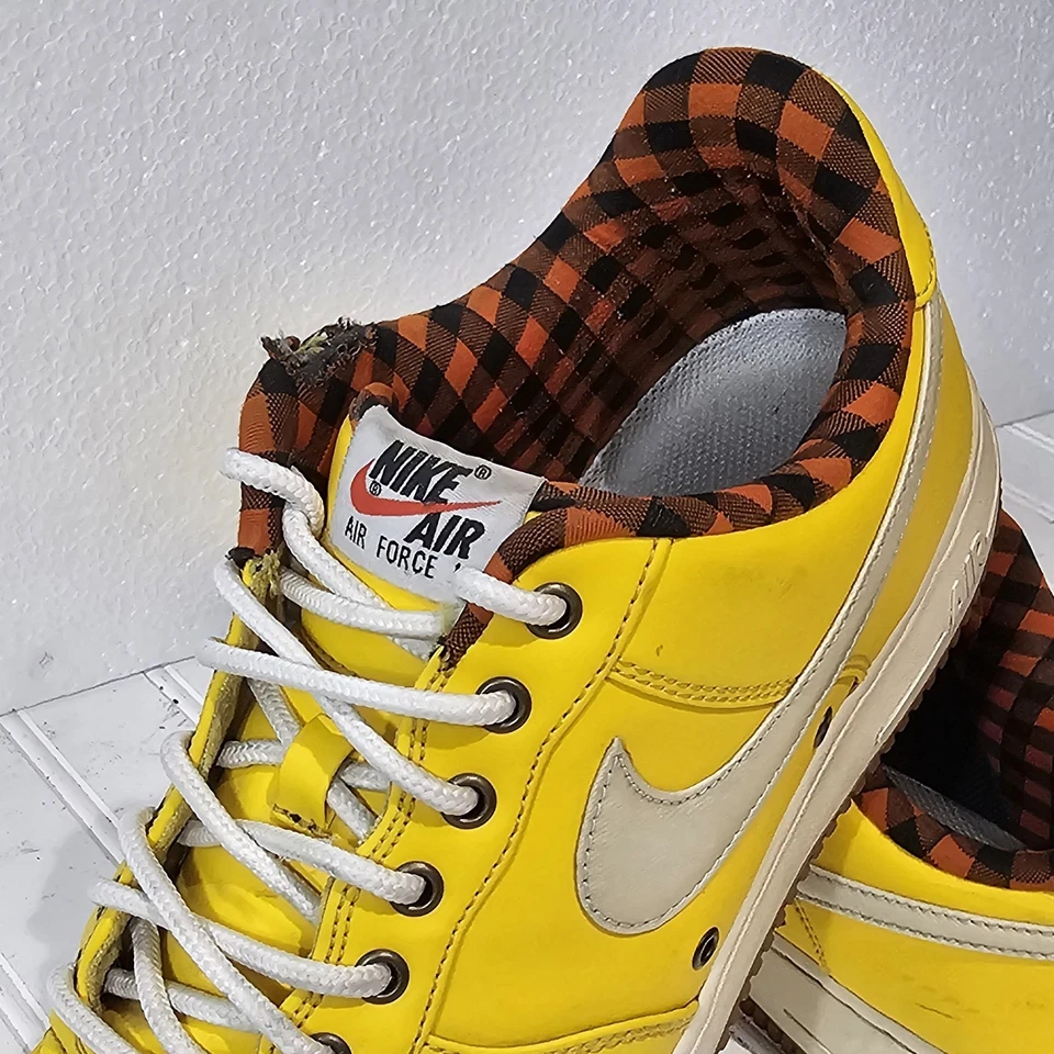 2016 Size 11.5 Nike Air Force 1 '07 LV8 Low Varsity Maize Yellow Lace Up Shoes  - Image 2 of 4