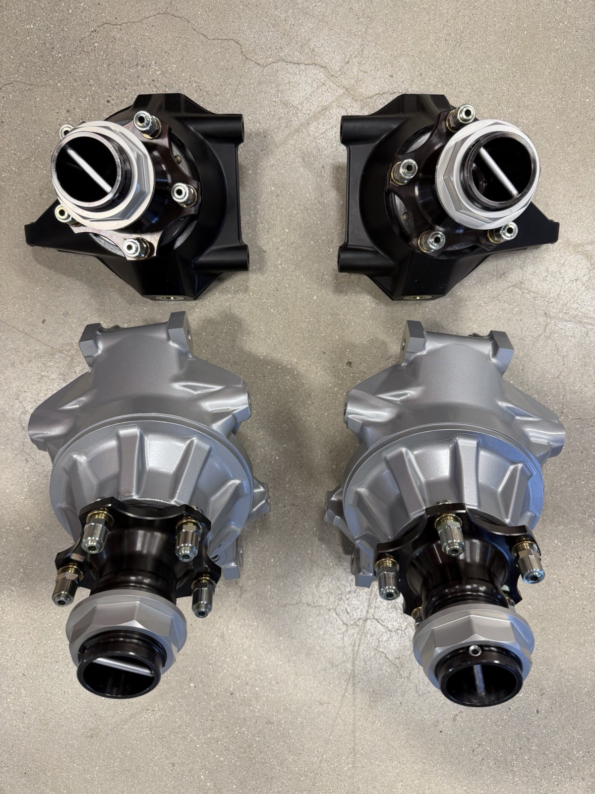 Ferrari F40 FRONT+LEFT Wheel hub