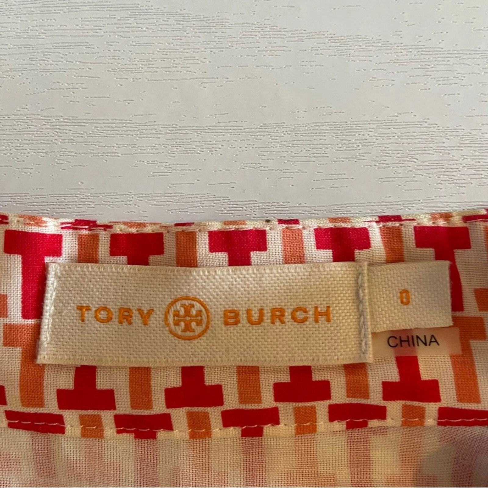 Tunica Tory Burch con orlo ricamato stampa "T" rosso arancione manica lunga taglia 0