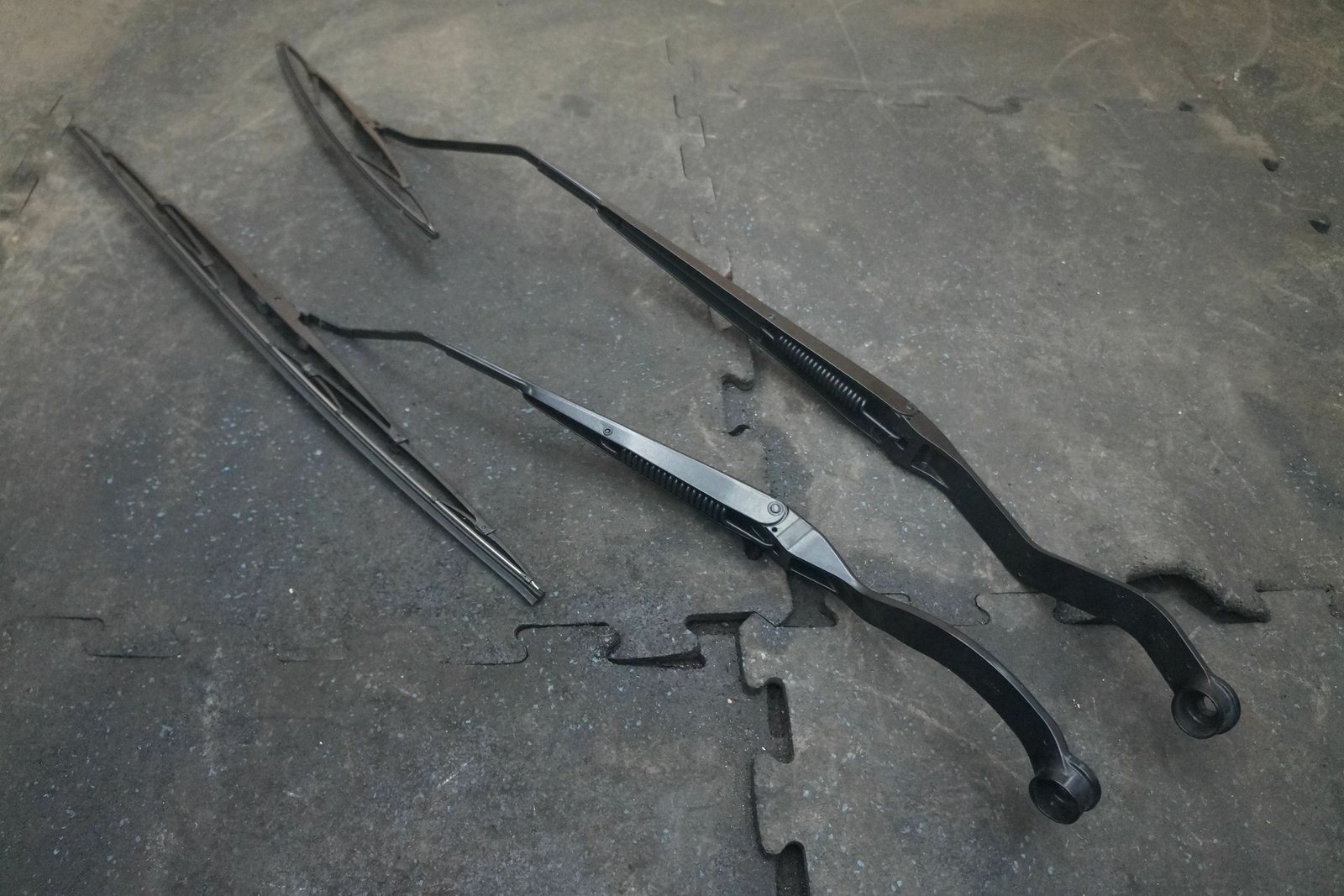 Set 2 Front Windshield Wiper Arm Blade 69771000 OEM Ferrari California 2010