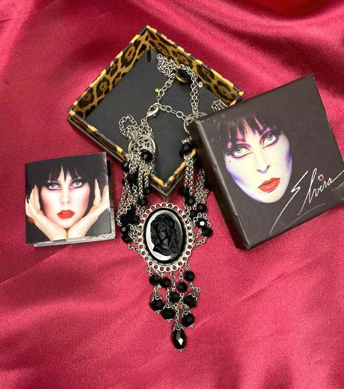 Elvira 黑色浮雕声明项链 Sweet Romance Goth,朋克美国制造 — 第 2/4 张图片