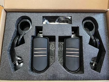 Junjumoto 32mm Black Angled Highway Foot Pegs Mounting Kit Fit Harley