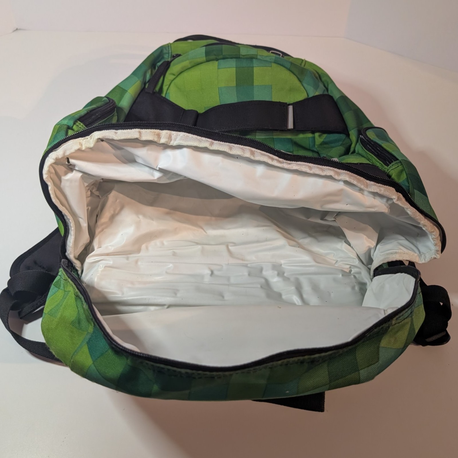 Burton Backpack Skating Snowboarding with Boot Pocket Green Pixelated Gear Bag