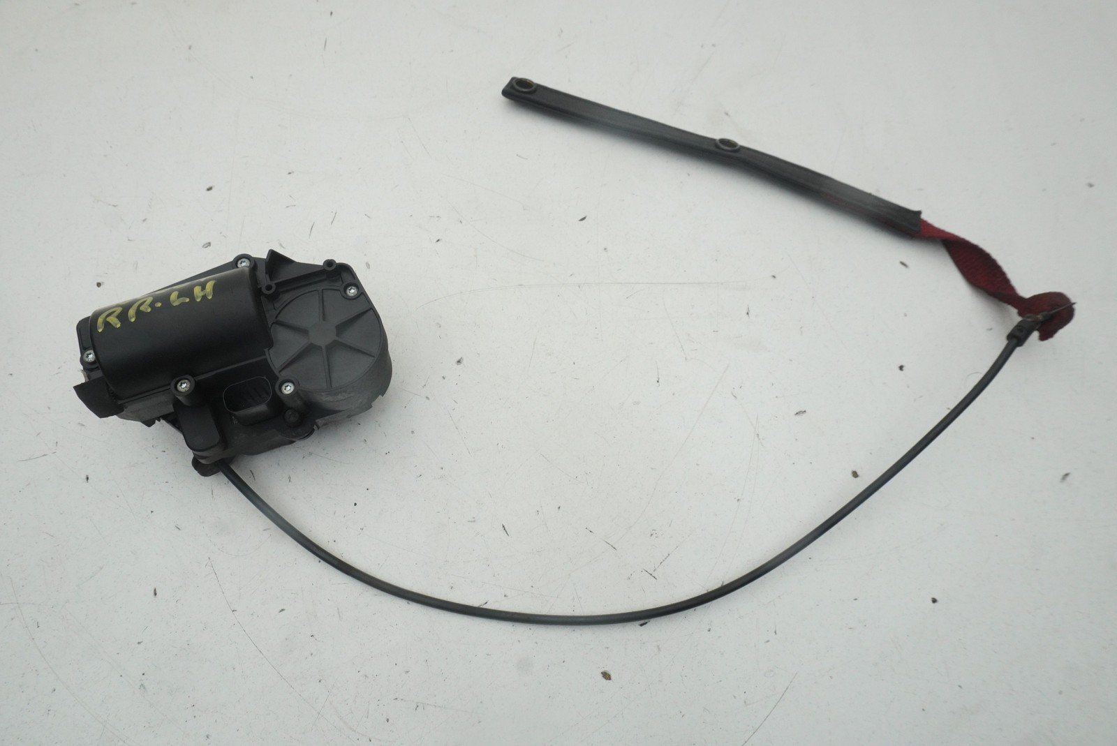 McLaren 750S Right Door lock actuator P/N 16AG477CP