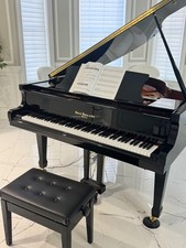 baby grand piano