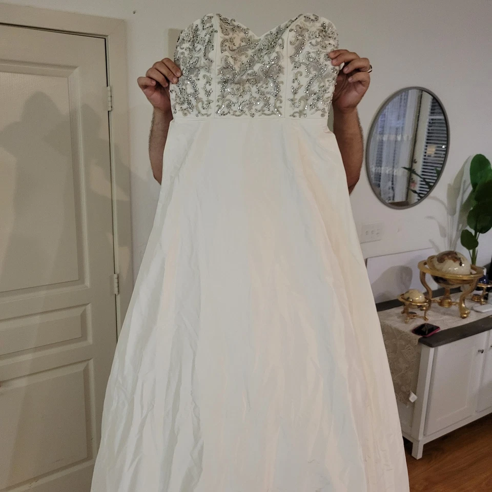 Amazing Couture Dupioni Silk Paloma Blanca Wedding Dress  - Image 3 of 4