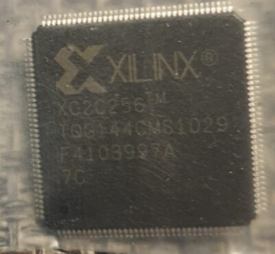 Xilinx CPLD XC2C256-7TQG144C