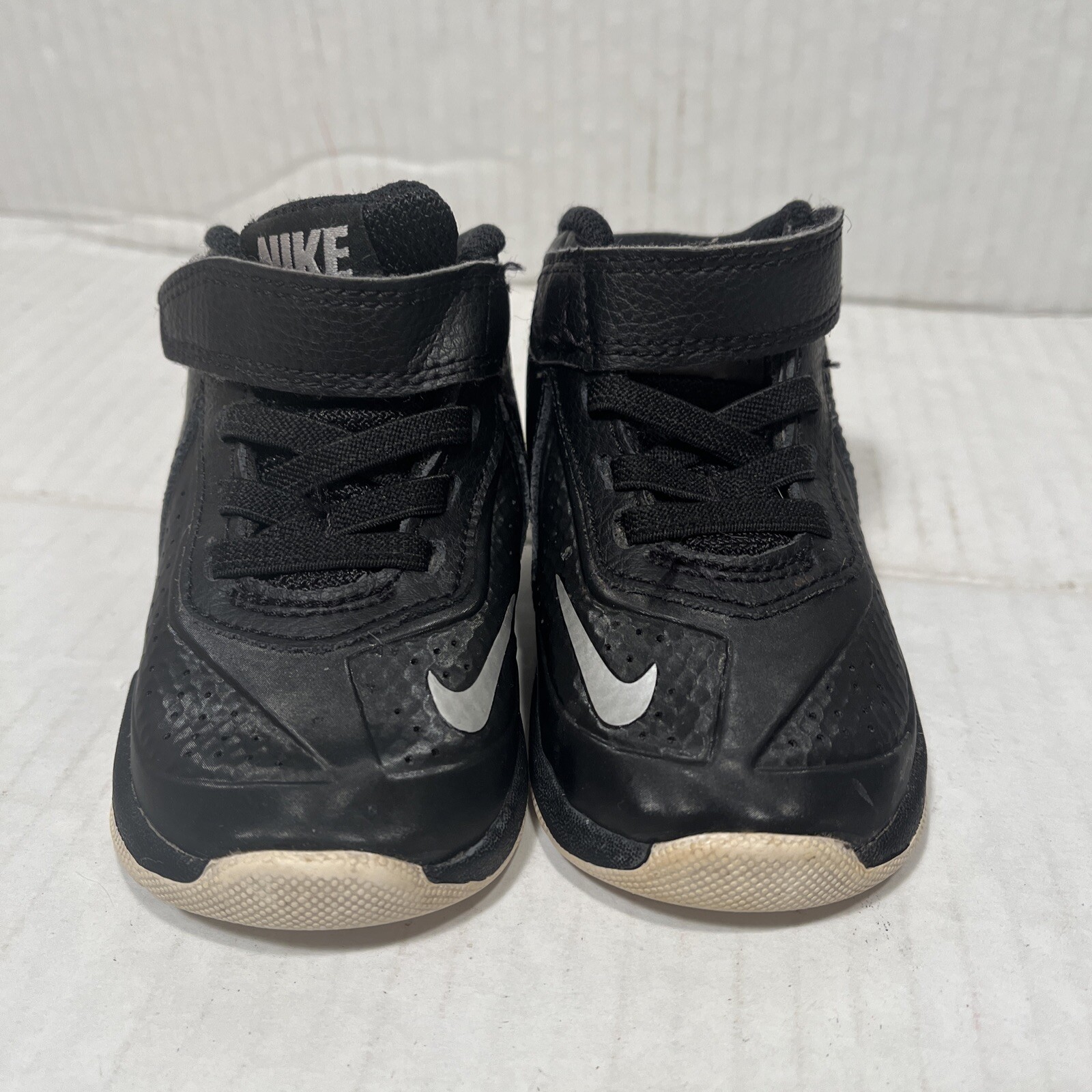 Nike Team Hustle Basketball Toddler Shoes Black (Size: 4C) 748002-001-image
