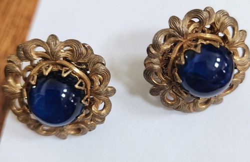 Vtg. Signed Miriam Haskell Gold Filigree, Blue Cabachon Glass Earrings - 第 8/10 張圖片