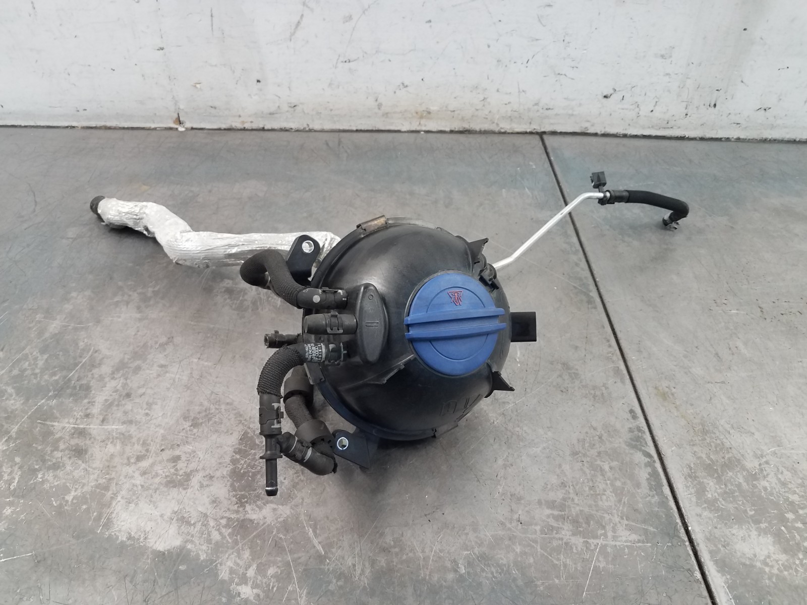 Lamborghini Huracan EVO Spyder 2020 Coolant reservoir