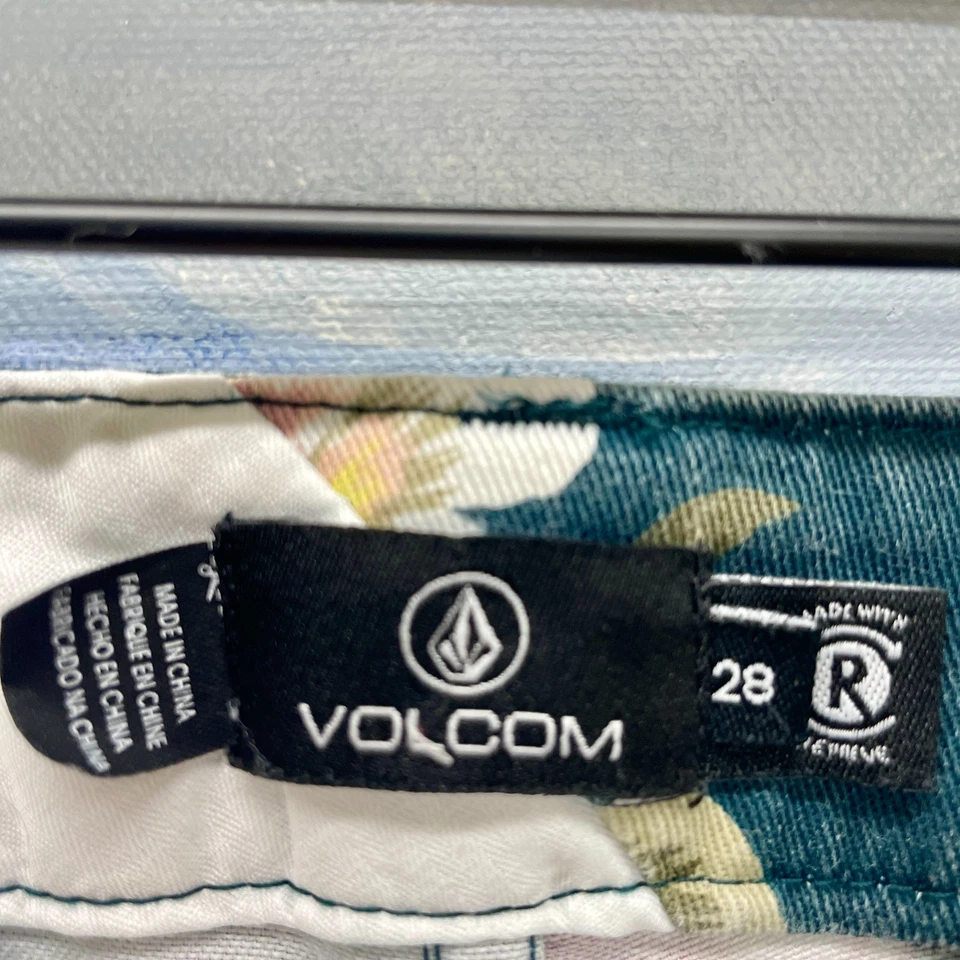 Volcom Shorts Womens 28 Floral Volcom 28 Low Rise Floral Skate Shorts Volcom Y2K - Image 4 of 4
