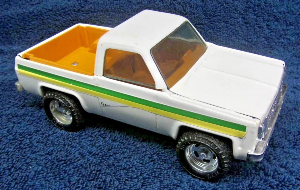 Vtg 1980s Ertl Chevy John Deere Dealer Pickup Truck 1/24 Steel Chevrolet ~7.5 " - Image 2 of 4
