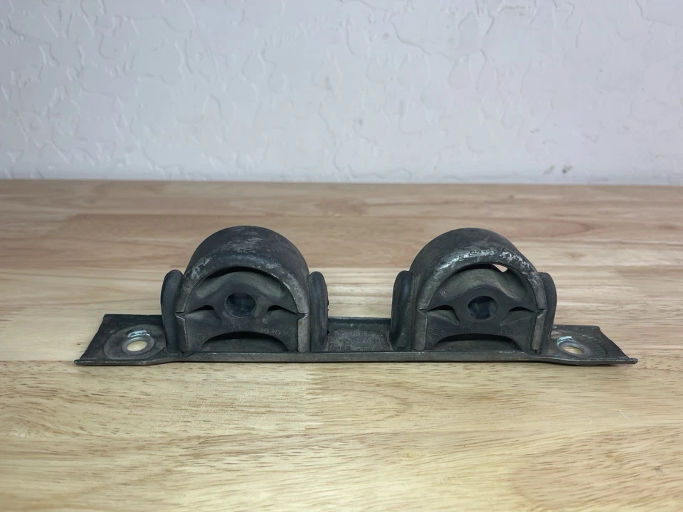 Soporte de montaje de suspensión de escape Volkswagen Jetta 1999-2005 OEM 1J0-253-144 Foto 2 de 4