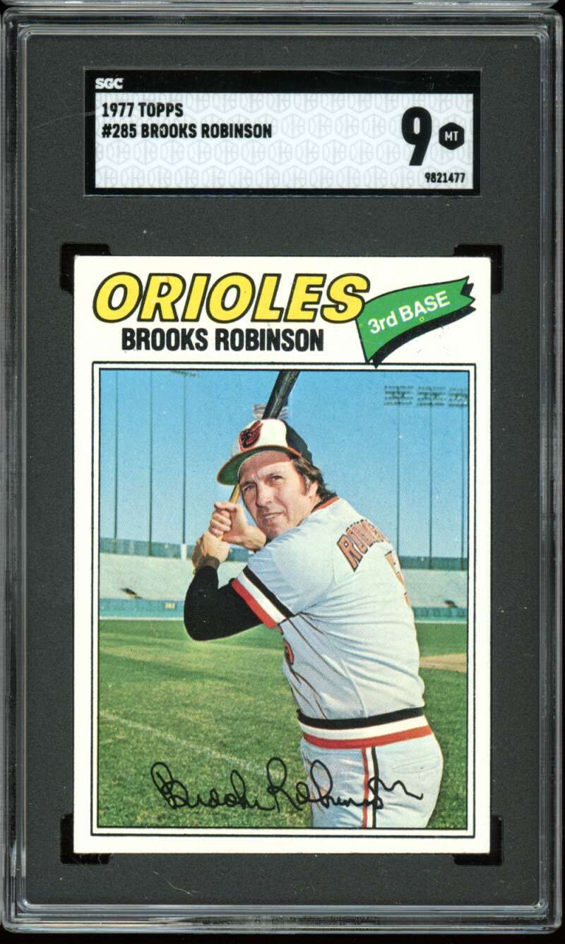 1977 Topps #285 Brooks Robinson Orioles HOF SGC 9 MT MINT