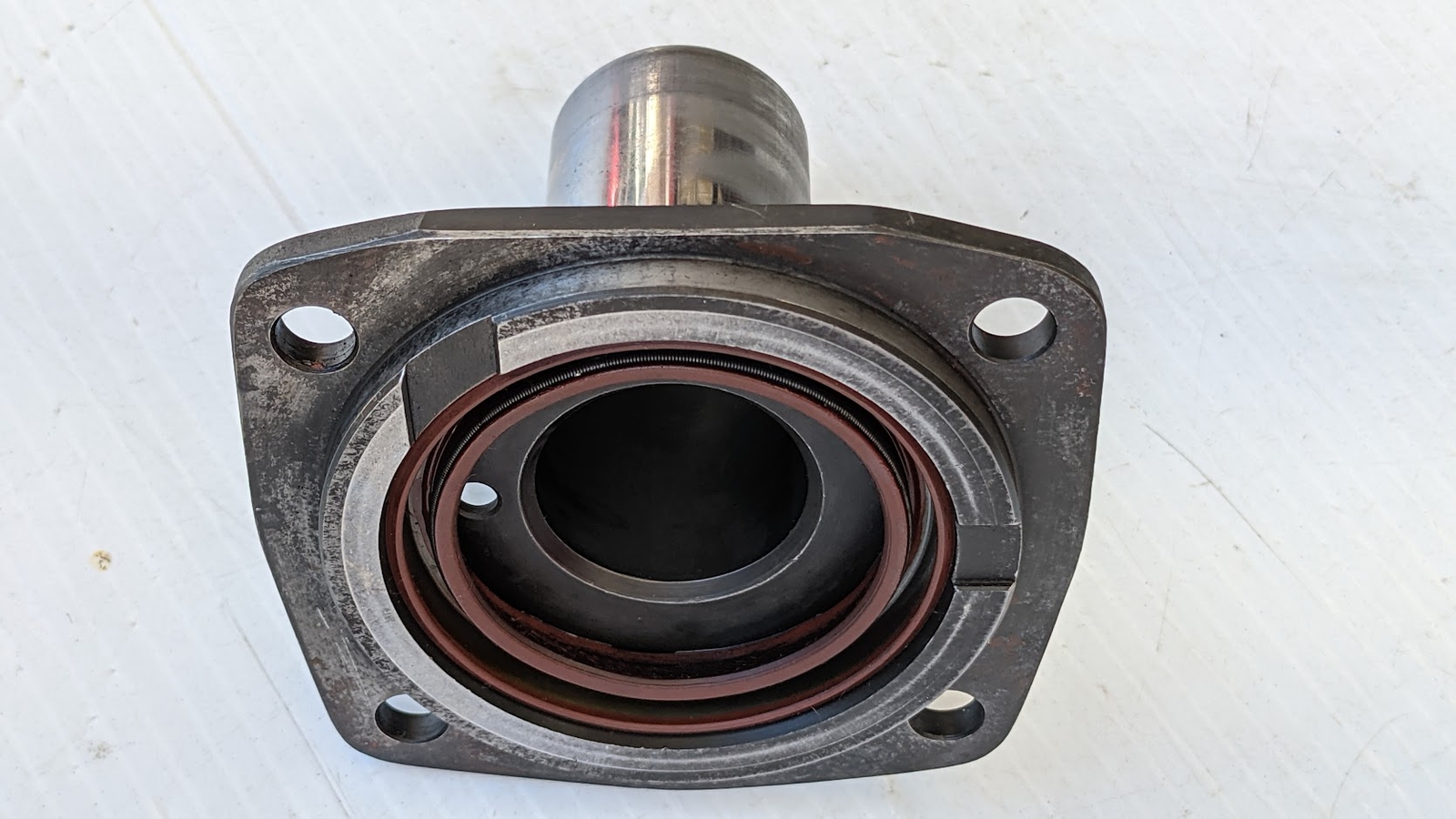 FERRARI 308 PARTS CLUTCH t/o bearing SLEEVE 105136