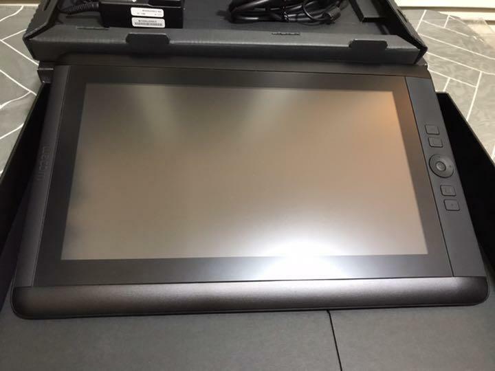Wacom Cintiq 13HD DTK-1300 Interactive Pen Display w/ Accessories