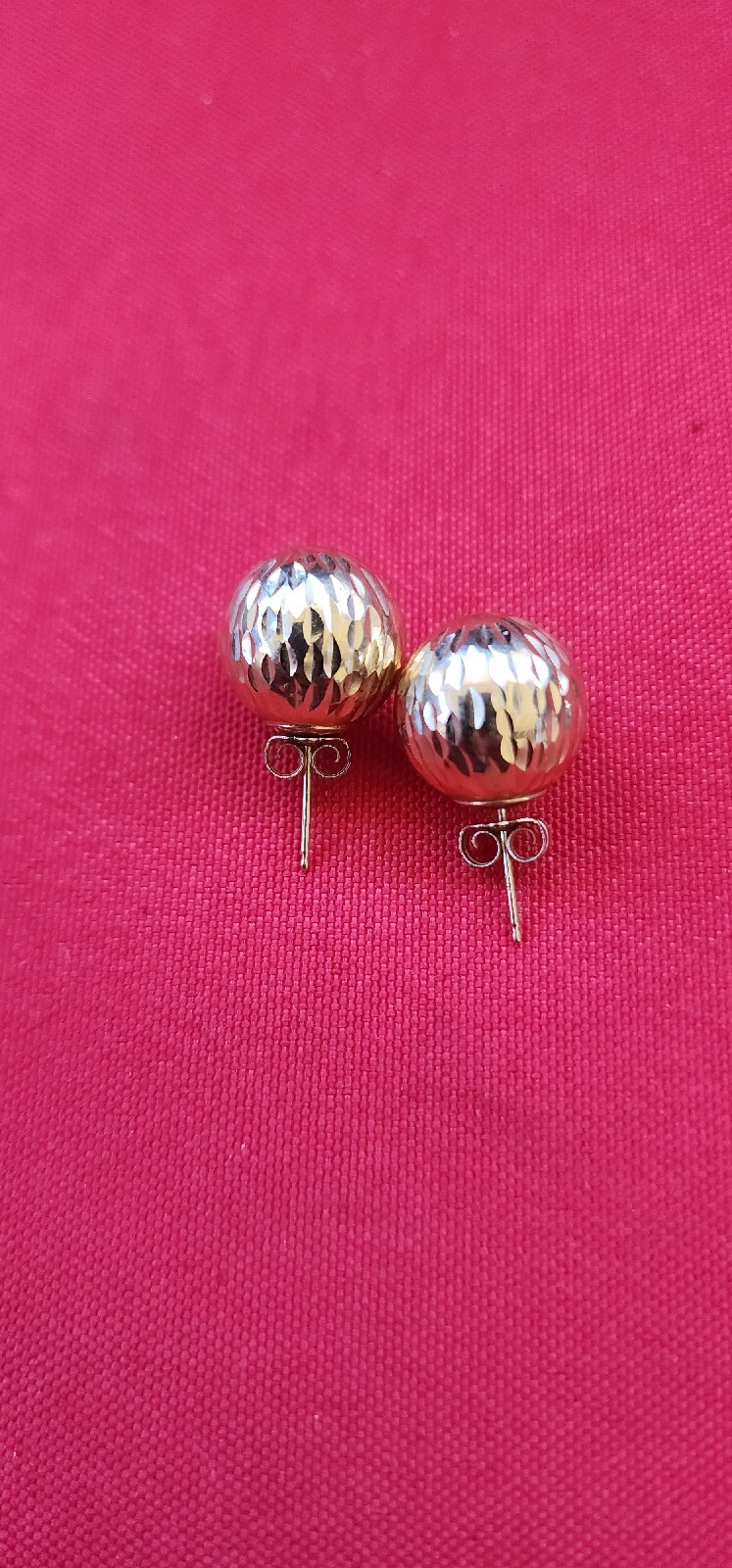18k Gold Ball Earrings In Good Condition 2.5 Grams For Scrap Or Wear