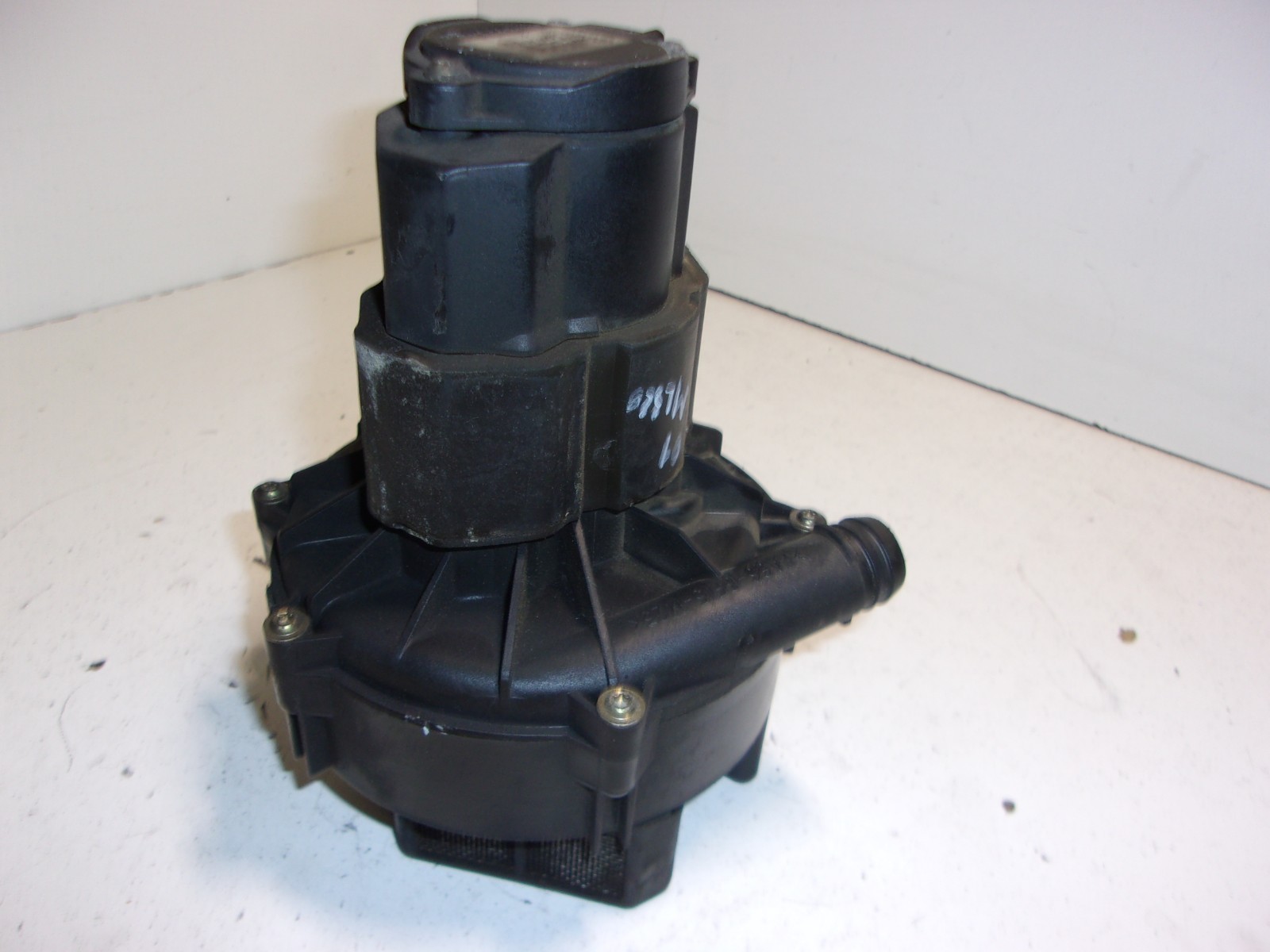 9803 MERCEDES ML320 SECONDARY AIR INJECTION SMOG PUMP A0001403785 OEM