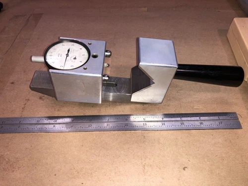 MITUTOYO INDICATOR ON V BLOCK DIAMETER GAGE .0001"